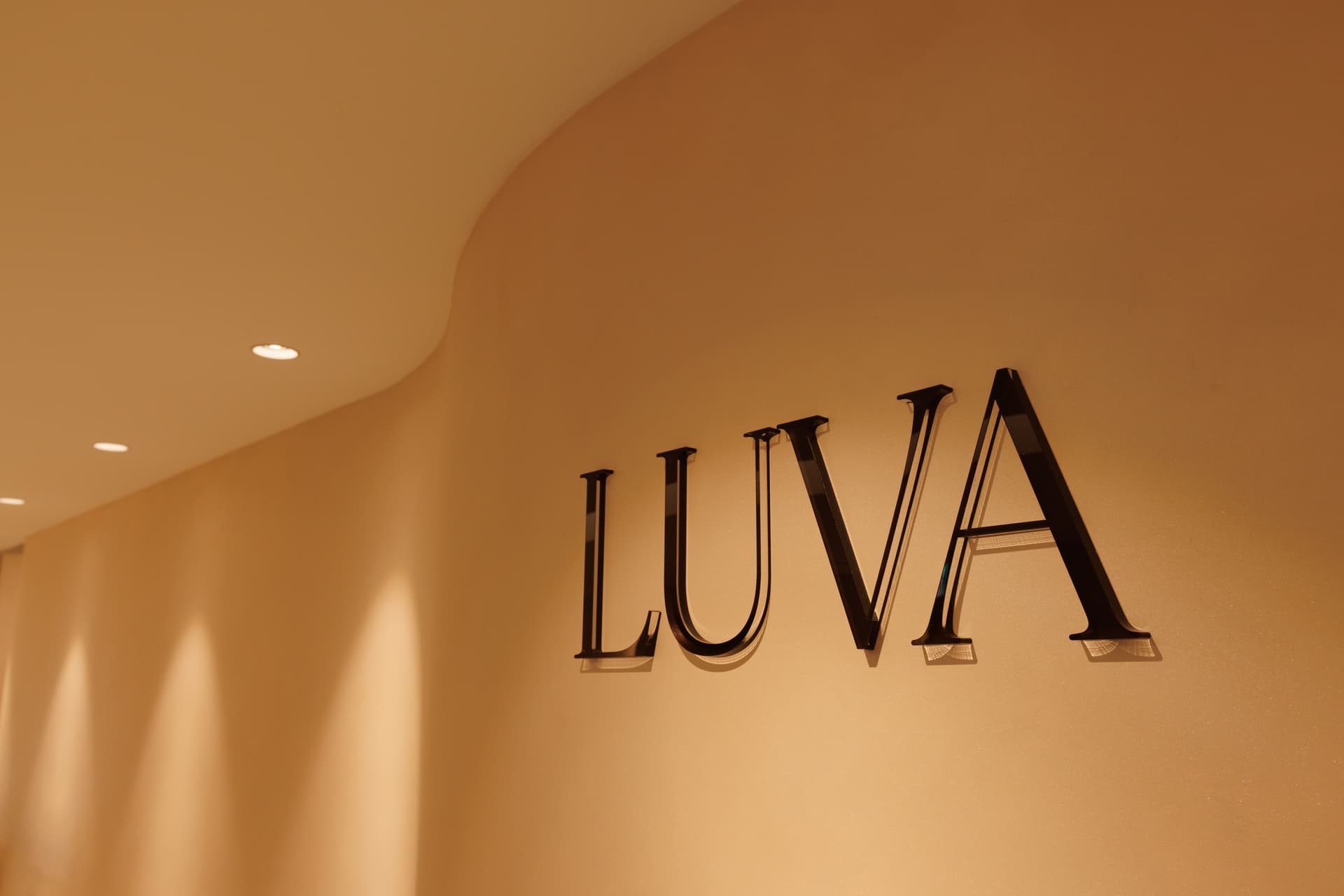 LUVA 品牌牆